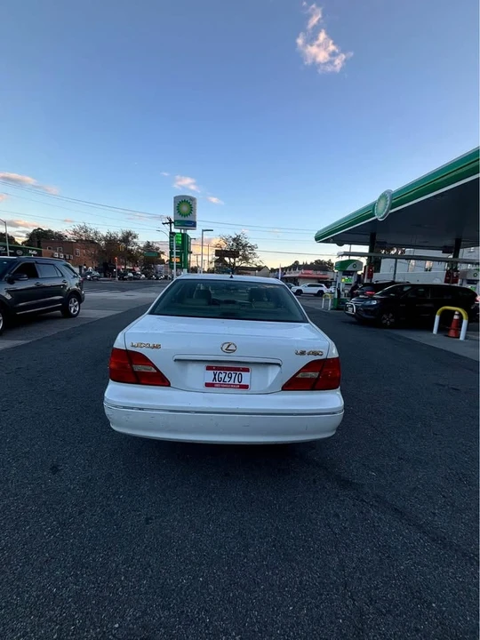 2002 Lexus LS 3rd Gen - Image 3 of 10