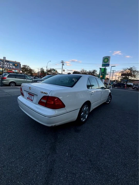 2002 Lexus LS 3rd Gen - Image 2 of 10