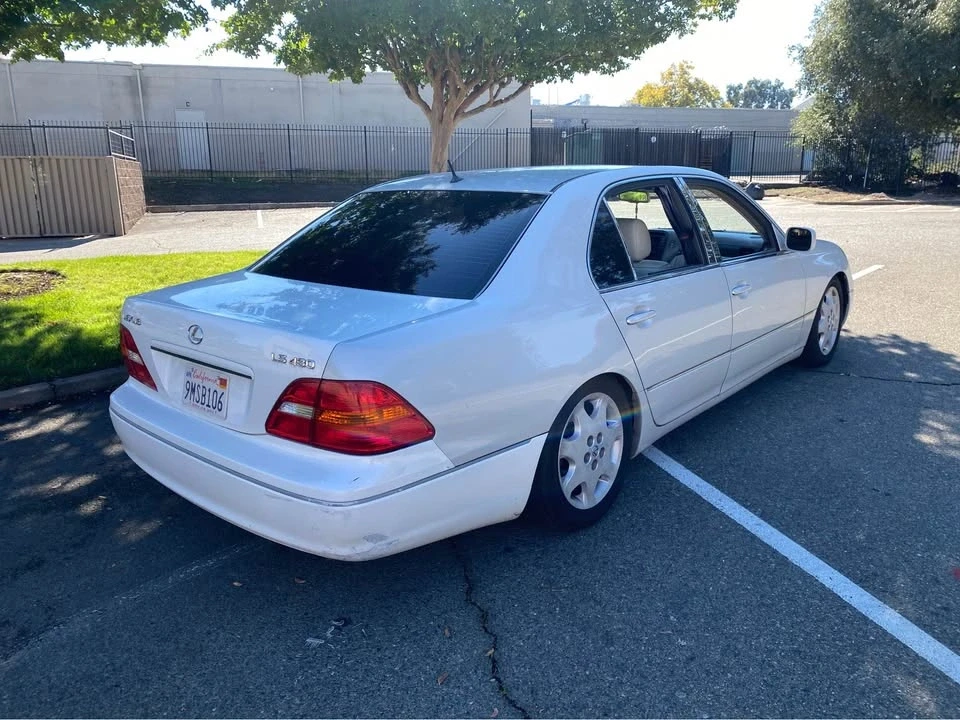 2002 Lexus LS 3rd Gen - Image 9 of 20