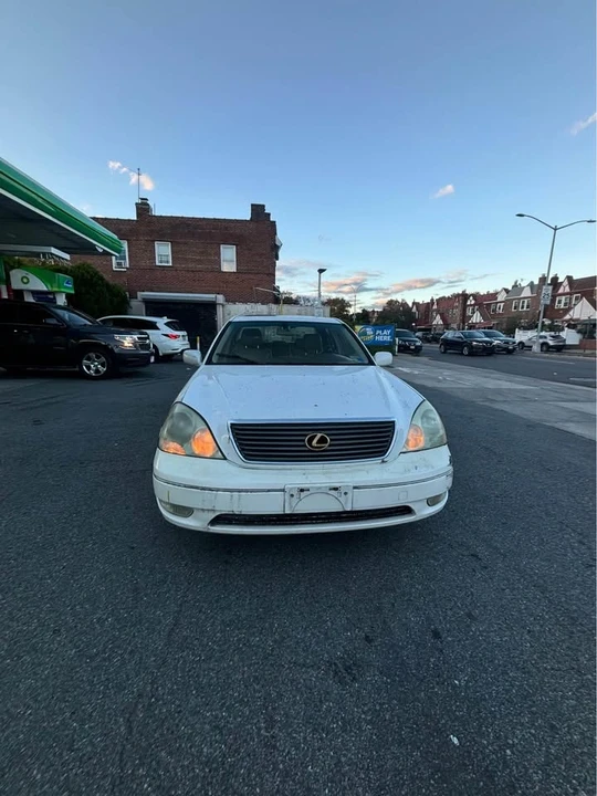 2002 Lexus LS 3rd Gen - Image 5 of 10