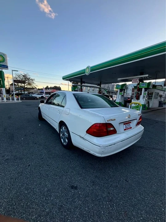 2002 Lexus LS 3rd Gen - Image 4 of 10