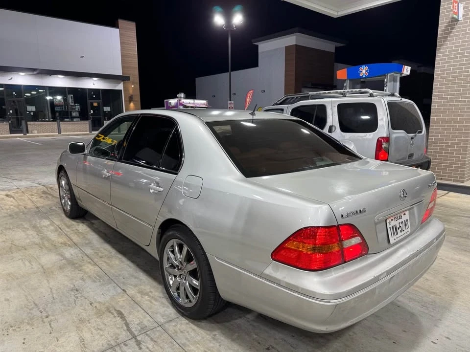 2002 Lexus LS 3rd Gen - Image 4 of 8