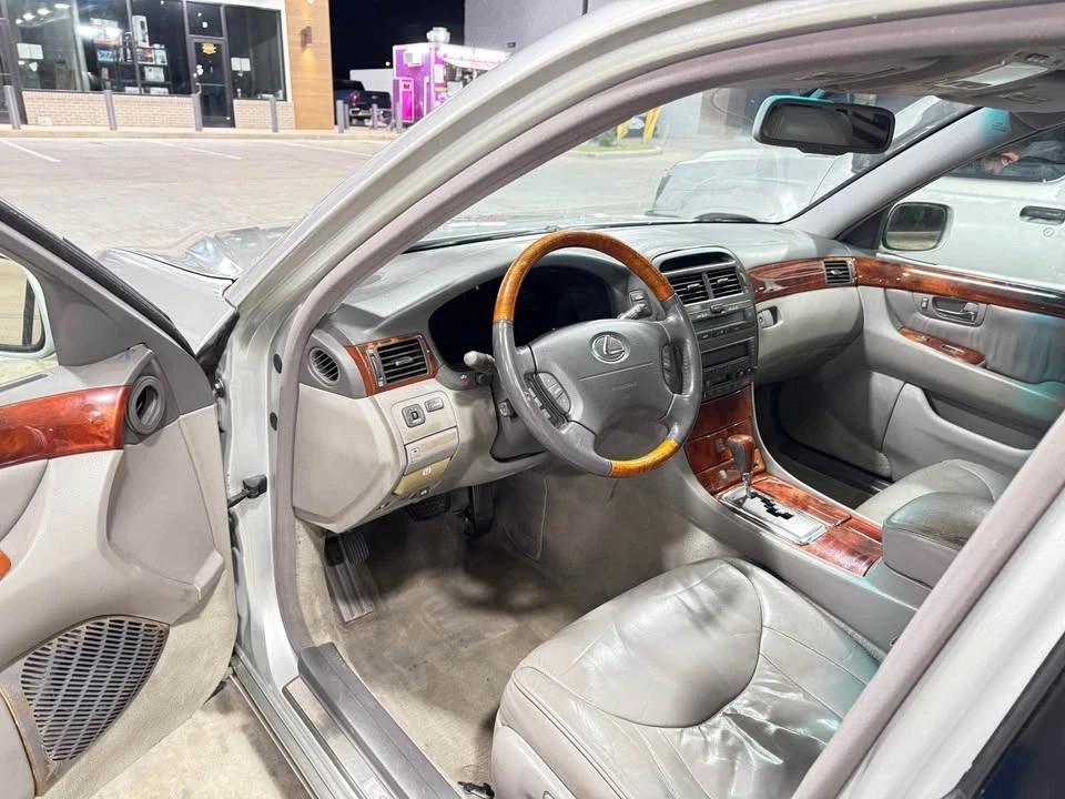 2002 Lexus LS 3rd Gen - Image 5 of 8