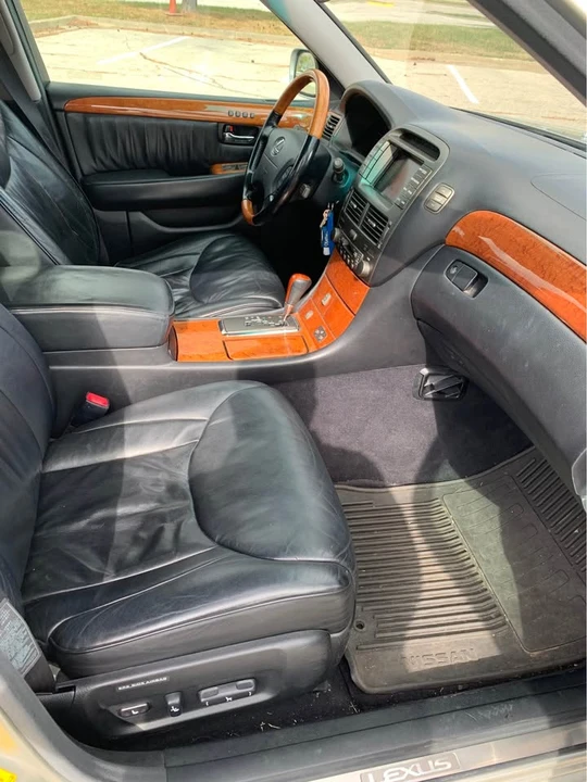 2002 Lexus LS 3rd Gen - Image 9 of 12