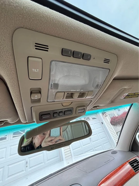 2002 Lexus LS 3rd Gen - Image 10 of 19