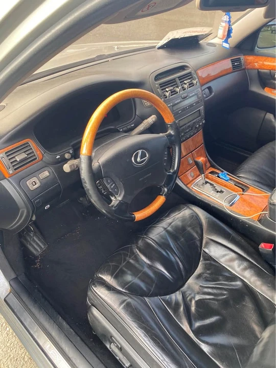 2002 Lexus LS 3rd Gen - Image 4 of 7