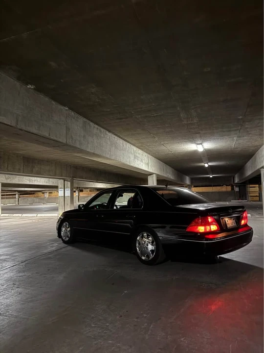2002 Lexus LS 3rd Gen - Image 3 of 5