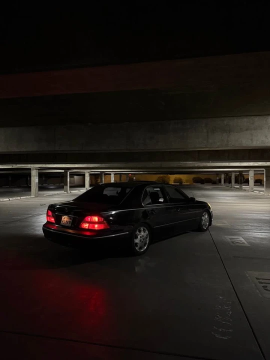 2002 Lexus LS 3rd Gen - Image 2 of 5