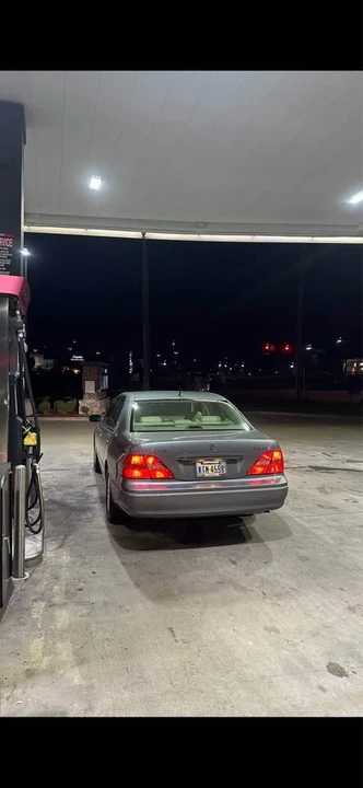 2002 Lexus LS 3rd Gen - Image 3 of 9