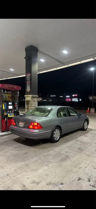 2002 Lexus LS 3rd Gen - Image 2 of 9