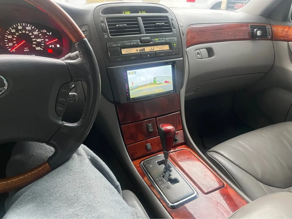 2002 Lexus LS 3rd Gen - Image 10 of 20