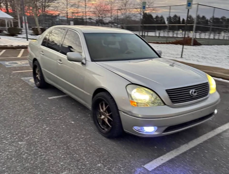 2002 Lexus LS 3rd Gen - Image 17 of 20