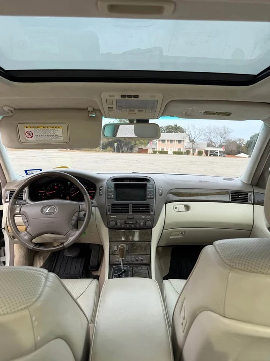 2002 Lexus LS 3rd Gen - Image 9 of 10