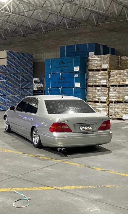 2002 Lexus LS 3rd Gen - Image 5 of 5