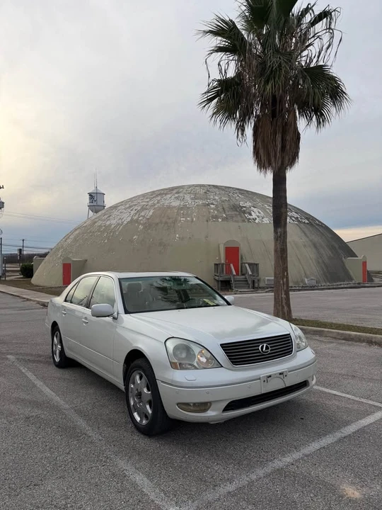 2002 Lexus LS 3rd Gen - Image 3 of 10