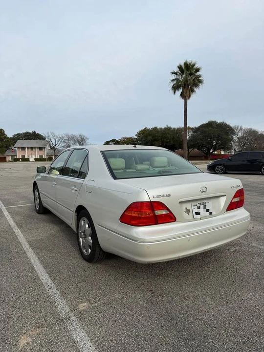 2002 Lexus LS 3rd Gen - Image 4 of 10