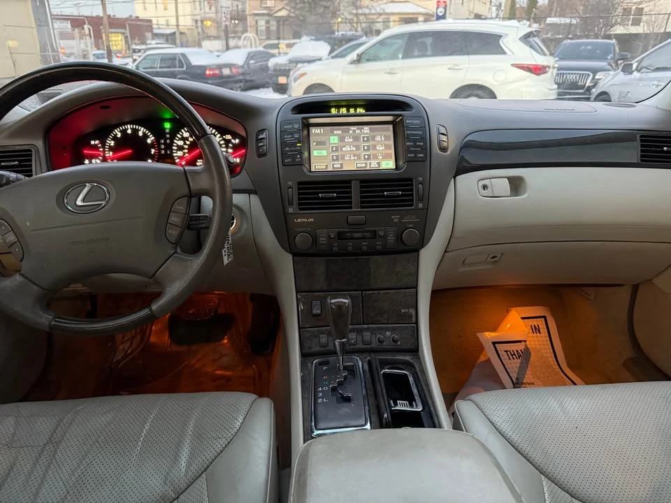 2002 Lexus LS 3rd Gen - Image 8 of 12