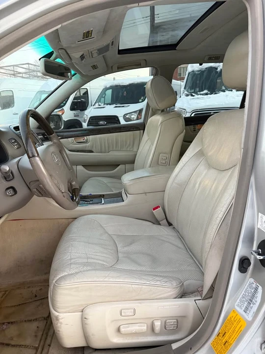 2002 Lexus LS 3rd Gen - Image 11 of 12