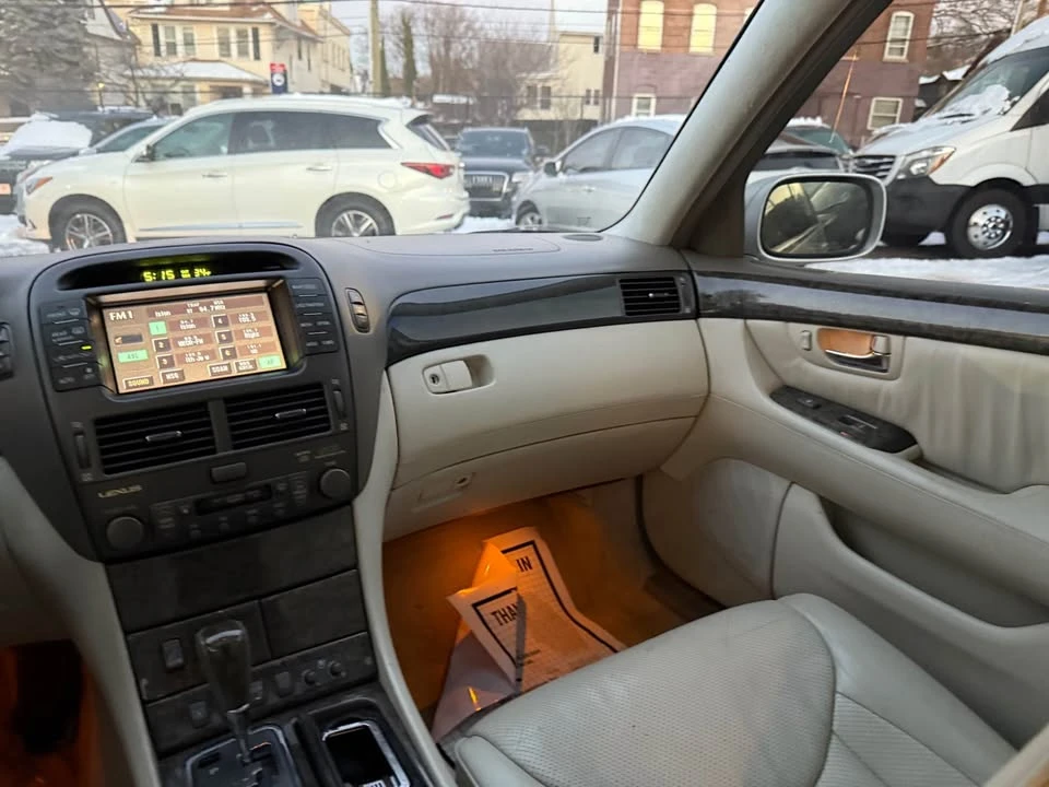 2002 Lexus LS 3rd Gen - Image 9 of 12