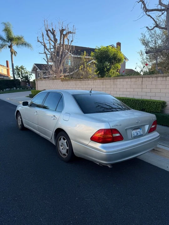 2002 Lexus LS 3rd Gen - Image 9 of 10