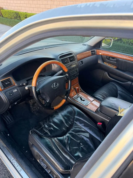 2002 Lexus LS 3rd Gen - Image 5 of 10