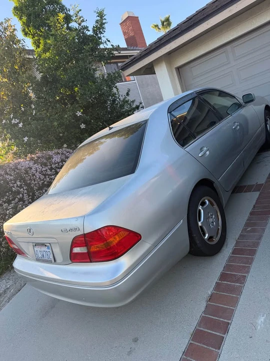 2002 Lexus LS 3rd Gen - Image 3 of 10