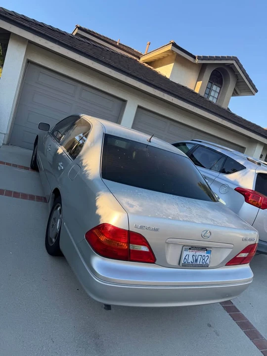 2002 Lexus LS 3rd Gen - Image 2 of 10