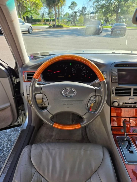 2002 Lexus LS 3rd Gen - Image 9 of 14
