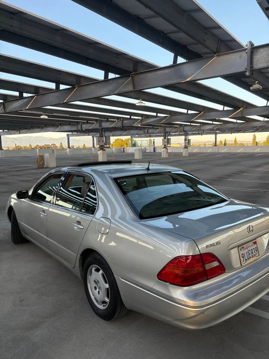 2002 Lexus LS 3rd Gen - Image 2 of 8