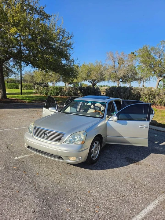 2002 Lexus LS 3rd Gen - Image 3 of 14