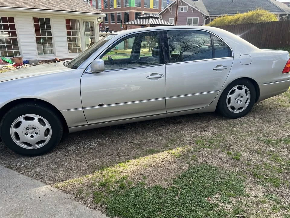 2002 Lexus LS 3rd Gen - Image 4 of 4