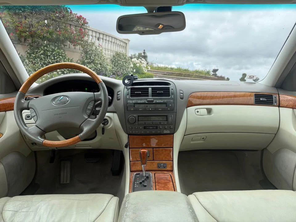 2002 Lexus LS 3rd Gen - Image 3 of 7