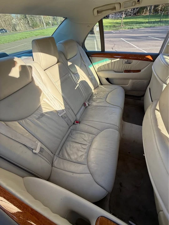 2002 Lexus LS 3rd Gen - Image 14 of 20