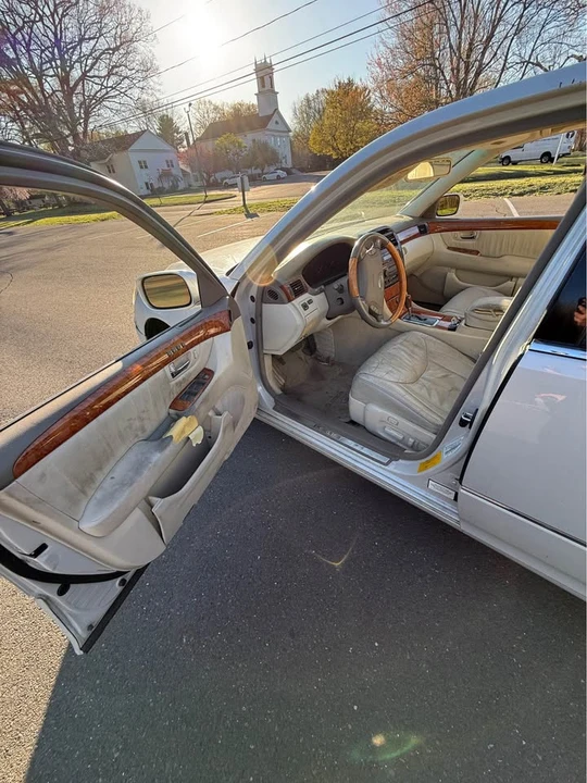 2002 Lexus LS 3rd Gen - Image 16 of 20