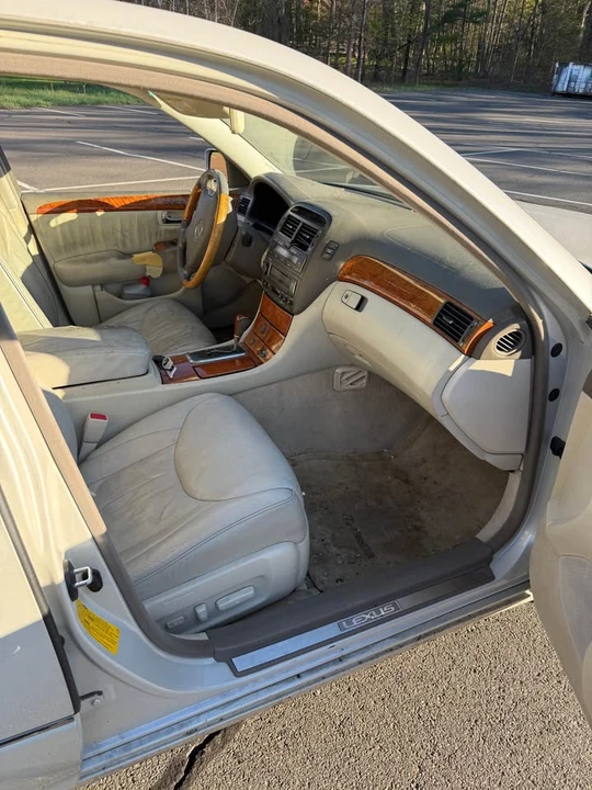 2002 Lexus LS 3rd Gen - Image 13 of 20