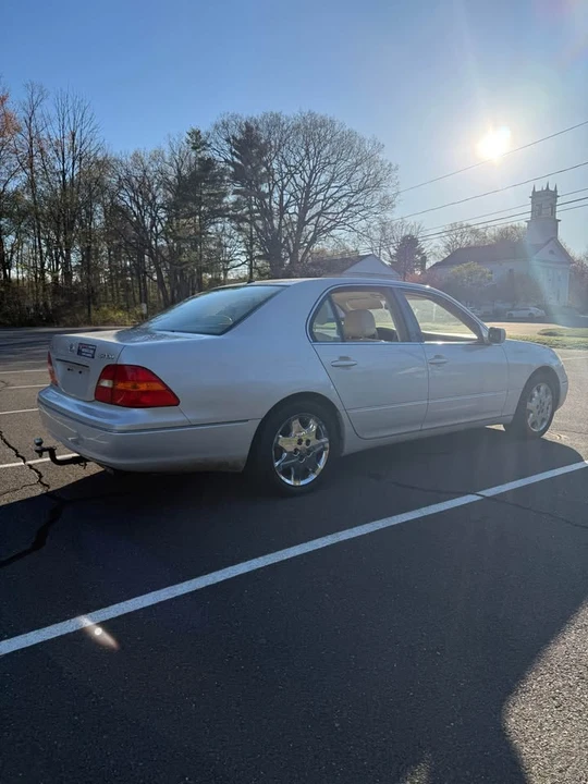 2002 Lexus LS 3rd Gen - Image 6 of 20