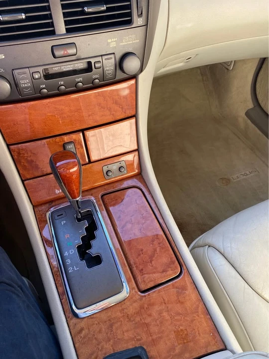 2002 Lexus LS 3rd Gen - Image 10 of 16