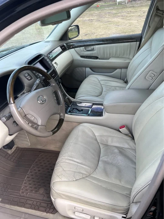 2002 Lexus LS 3rd Gen - Image 9 of 20