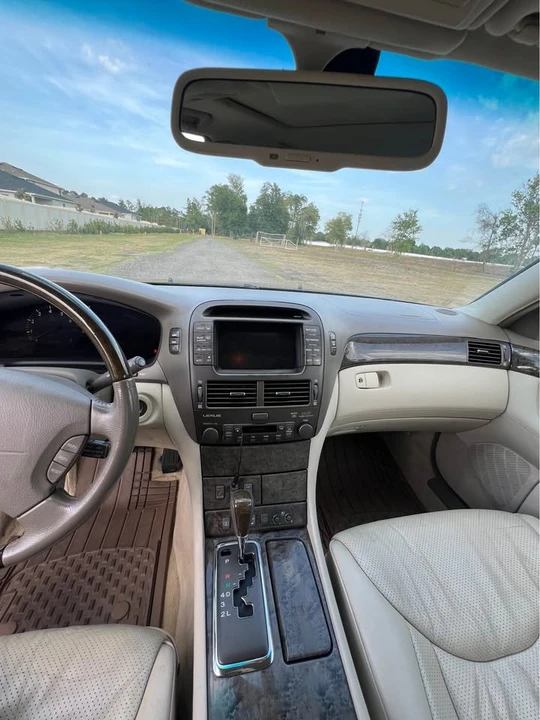 2002 Lexus LS 3rd Gen - Image 10 of 20