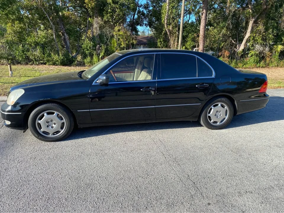 2002 Lexus LS 3rd Gen - Image 3 of 16