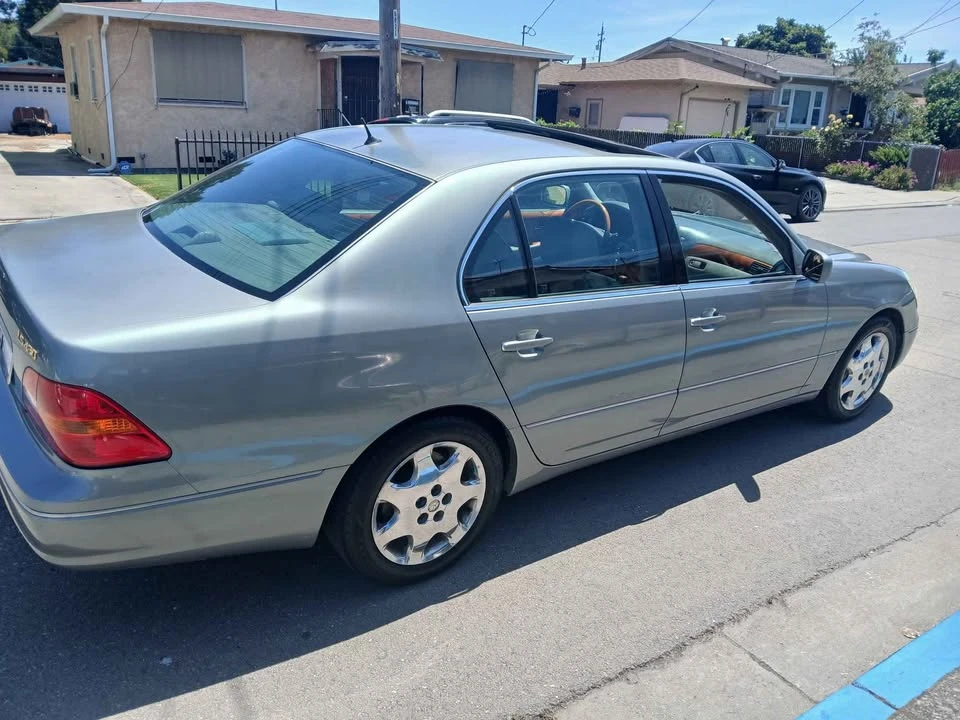 2002 Lexus LS 3rd Gen - Image 2 of 9