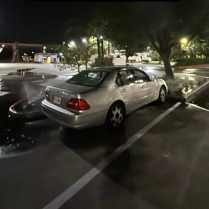 2002 Lexus LS 3rd Gen - Image 3 of 4
