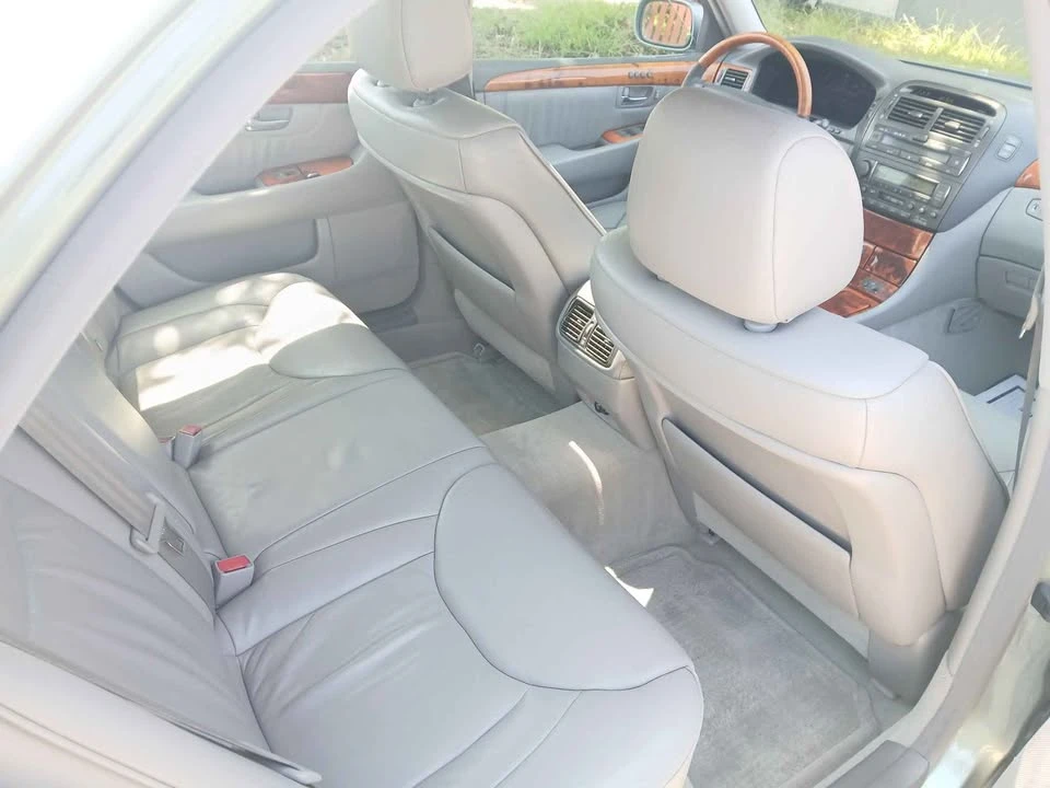 2002 Lexus LS 3rd Gen - Image 5 of 9