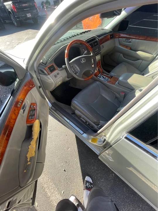 2002 Lexus LS 3rd Gen - Image 5 of 7
