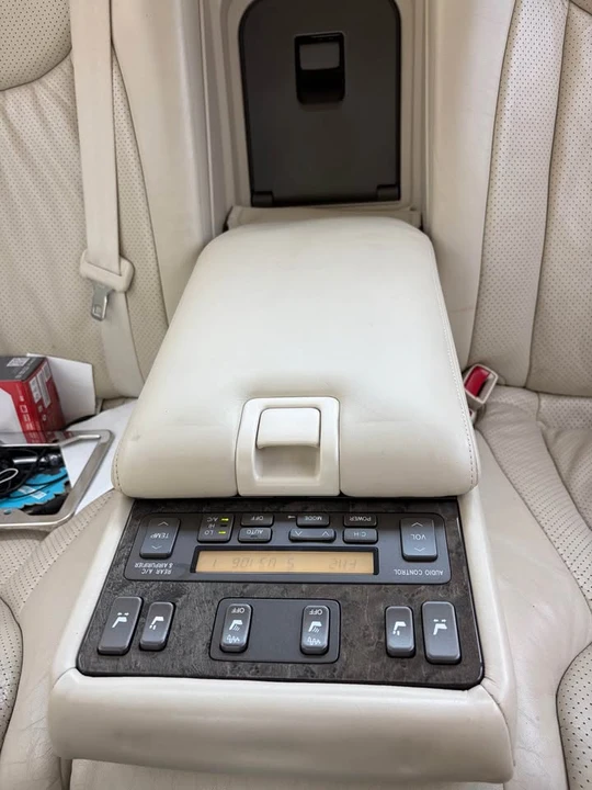 2002 Lexus LS 3rd Gen - Image 4 of 7