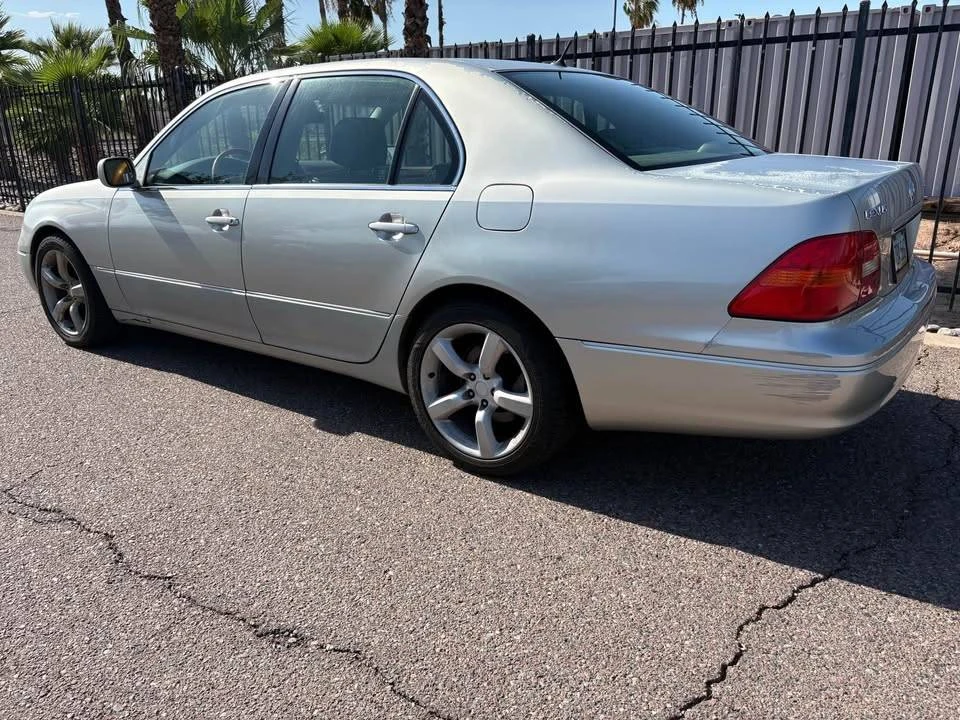 2002 Lexus LS 3rd Gen - Image 4 of 15