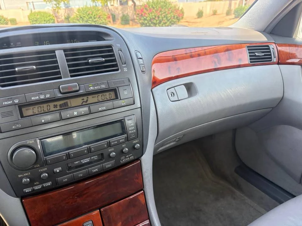2002 Lexus LS 3rd Gen - Image 9 of 15
