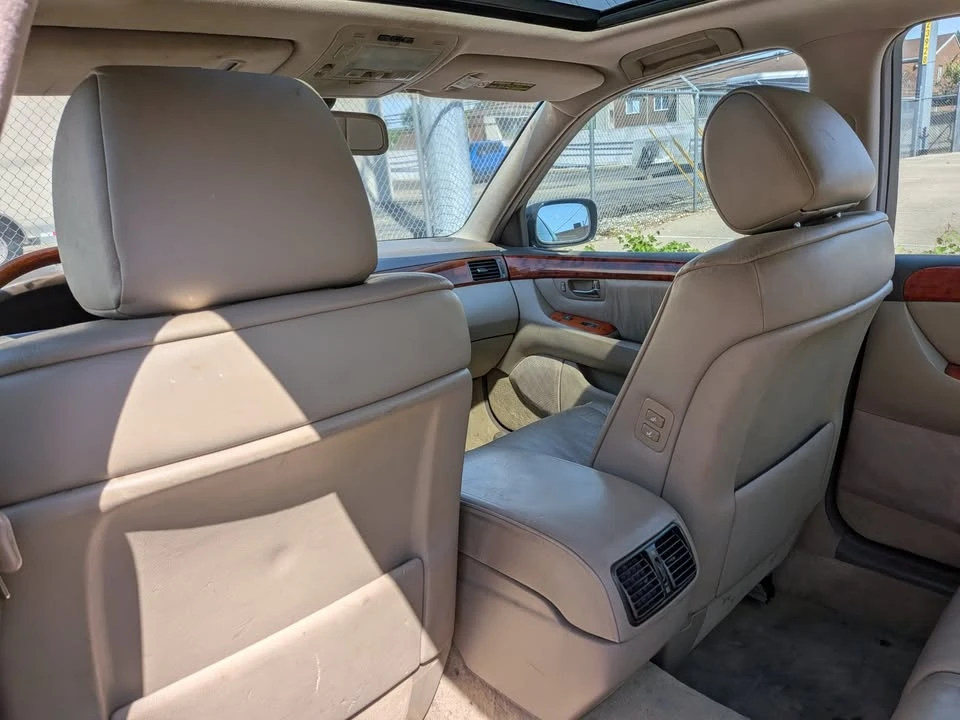 2002 Lexus LS 3rd Gen - Image 6 of 7