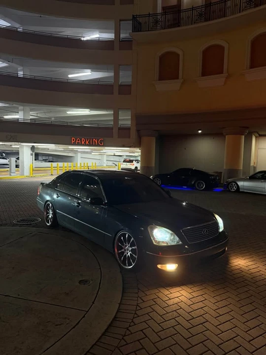 2002 Lexus LS 3rd Gen - Image 12 of 20