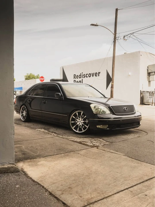 2002 Lexus LS 3rd Gen - Image 5 of 20
